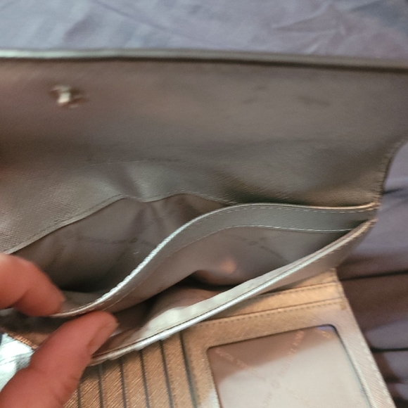 Silver Michael Kors wallet - Picture 3 of 4